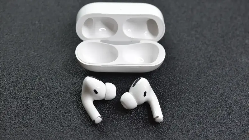 AirPods 5 即將在台預訂，內建即時翻譯成為出國神器（示意圖）