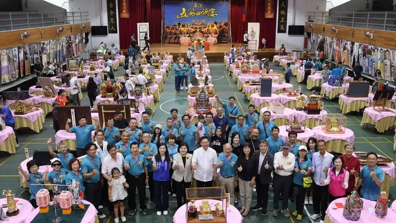 雲林南陽國小中秋盛會登場，上百名總舖師齊聚展示傳統工藝作品