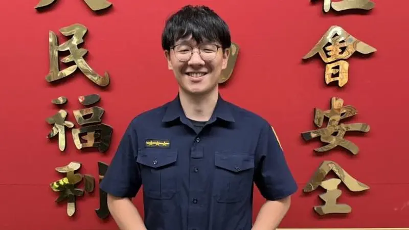 視障旅客深夜滯留臺北車站外,熱心員警即刻救援開車護送返家