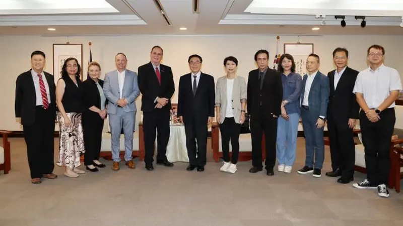 慶祝友誼邁入第十年美國錢德勒市訪團抵達古都黃偉哲親自接待