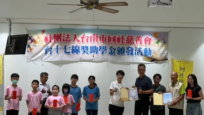 回社慈善會北區發放助學金，大港國小學童熱舞揭幕