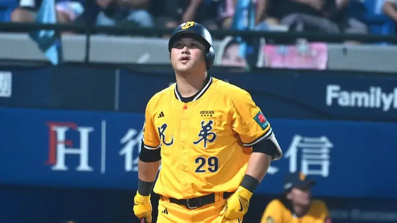 中信兄弟兩度落後逆轉勝 陳俊秀致勝安打獲選MVP