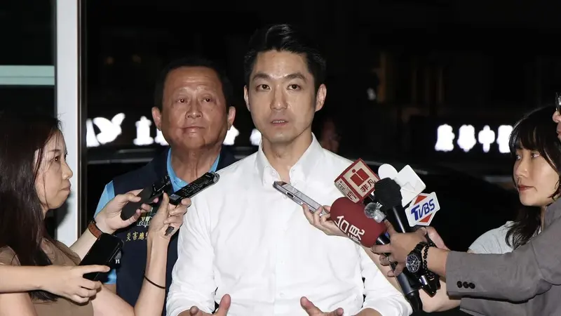 蔣萬安接受專訪被謝震武質疑「答非所問」，施政成效引發網友熱議