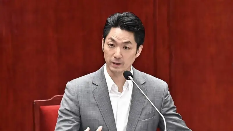台北市長蔣萬安從政歷程惹議，遭點名跳級執政影響市政表現