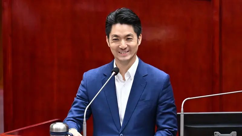 蔣萬安長子赴美公費留學風波延燒，胡采蘋批危機處理不當