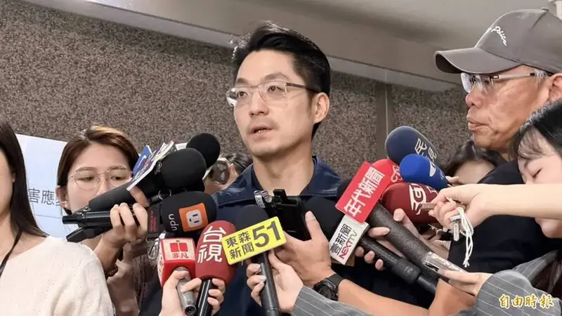 清潔隊員搬樹枝挨批作秀陷低潮，蔣萬安公開力挺：做最強後盾