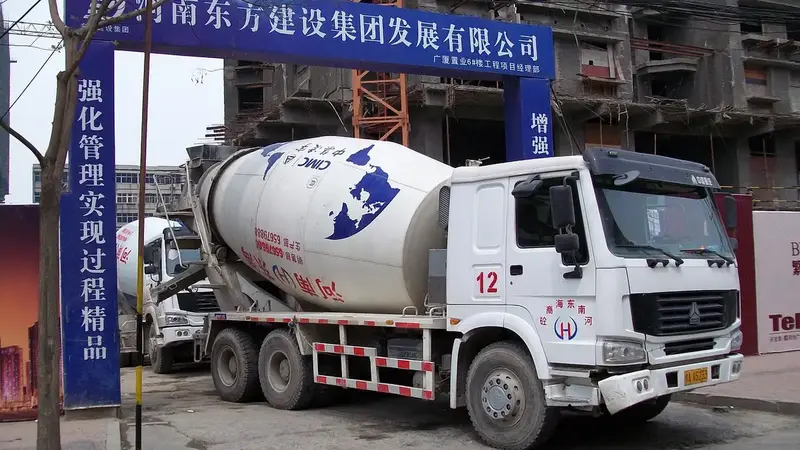 運送途中出意外，桃園大貨車上坡打滑倒退翻落邊坡駕駛喪命（示意圖）
