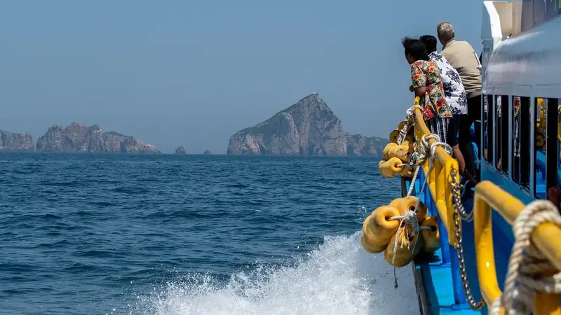 東琉線渡輪風浪大如海盜船，客艙卻異常安靜原因曝光（示意圖）