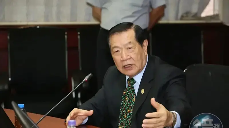 「華人神探」李昌鈺辭世七個月後，遺孀蔣霞萍攜骨灰返鄉揚州安葬