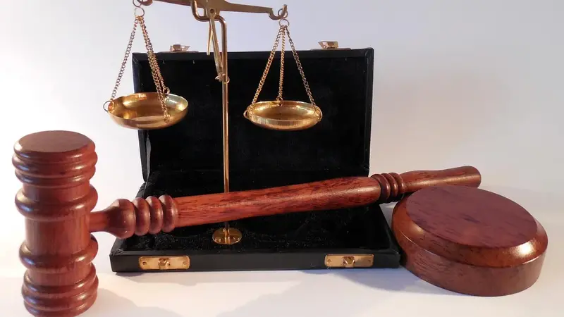 收賄百萬借提毒犯會前妻,前調查官一審遭重判 14 年半(示意圖)