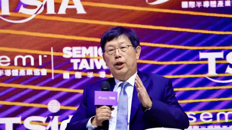鴻海劉揚偉：AI推動全球供應鏈變革，台廠製造思維應轉向在地合作
