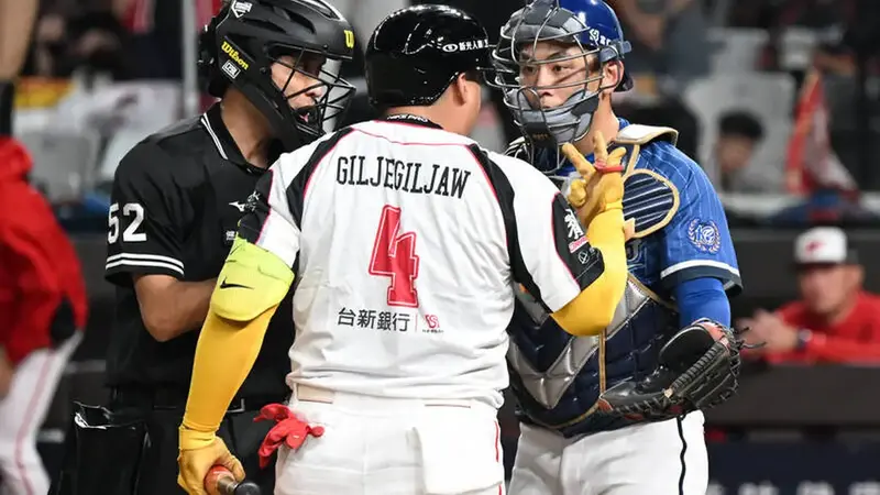 大巨蛋衝突!味全龍吉力吉撈推擠戴培峰,富邦 4 比 1 勝出追平統一