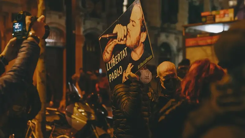 反制中國國慶，在台港人團體自由廣場聚集，透過傳統民俗儀式表達不滿（示意圖）