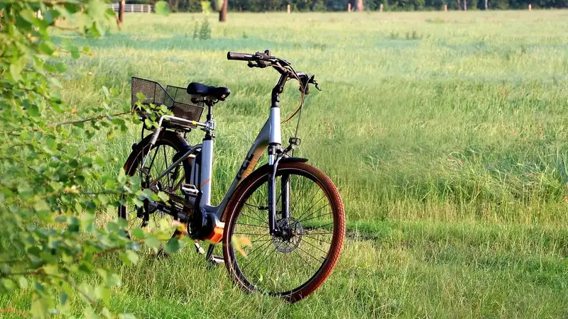 新竹市敬老愛心卡增新功能，10月16日起可租借YouBike電輔車（示意圖）