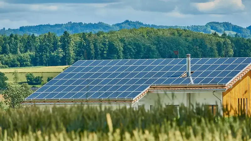 高雄屋頂太陽光電普及率衝高 拿下全國三項指標第一(示意圖)