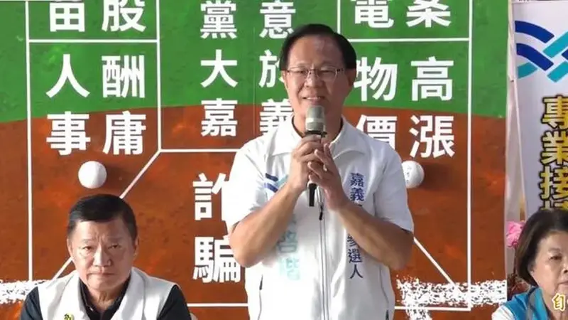 總統賴清德今晚嘉義輔選王美惠，藍白參選人張啓楷預告將攔路遞交陳情書