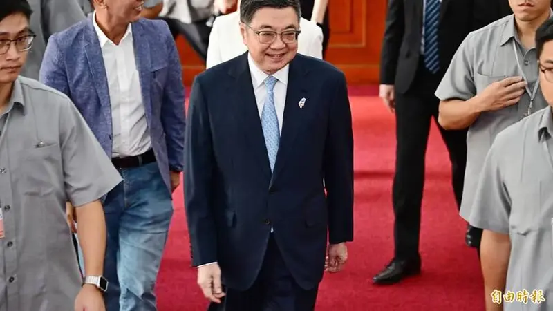 國民黨團力推全民每人領兩萬元現金，行政院長卓榮泰回應世代債務問題