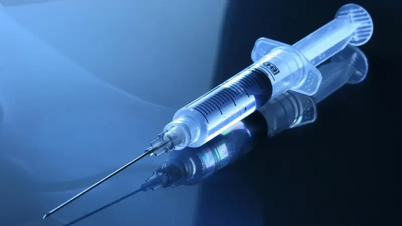 遼寧瀋陽高中體檢爆重大疏失，78名學生竟共用同一針頭（示意圖）