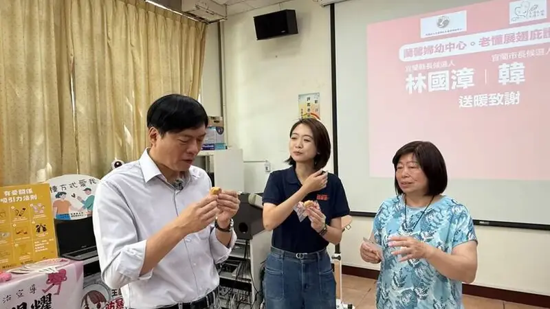 中秋佳節將至綠營參選人送暖庇護工場，認購百盒月餅力挺身障自立