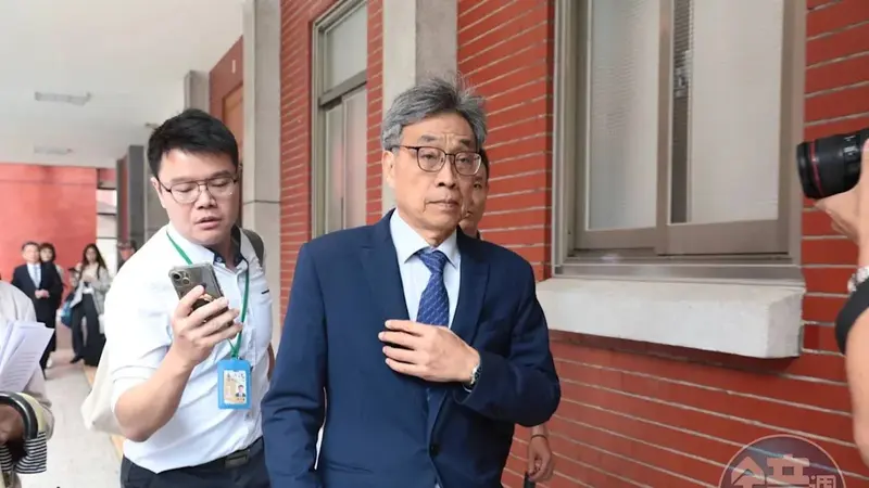 農務APP內建中國十一國慶挨轟遭滲透 農業部長陳駿季親自鞠躬致歉