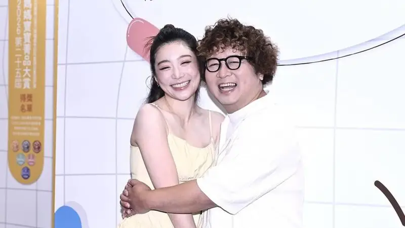 林郁智迎來女兒當新手爸媽，依依產後展現火辣馬甲線