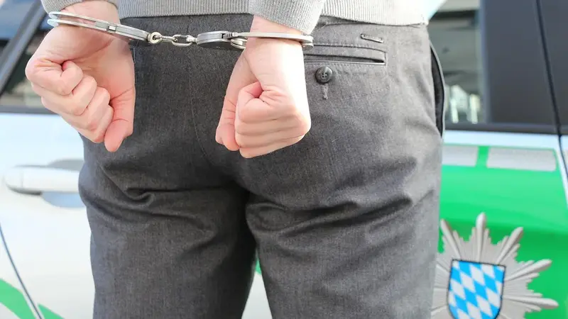 菲籍遊客北車脫序兩度大鬧,下午全裸狂奔遭警壓制送醫(示意圖)
