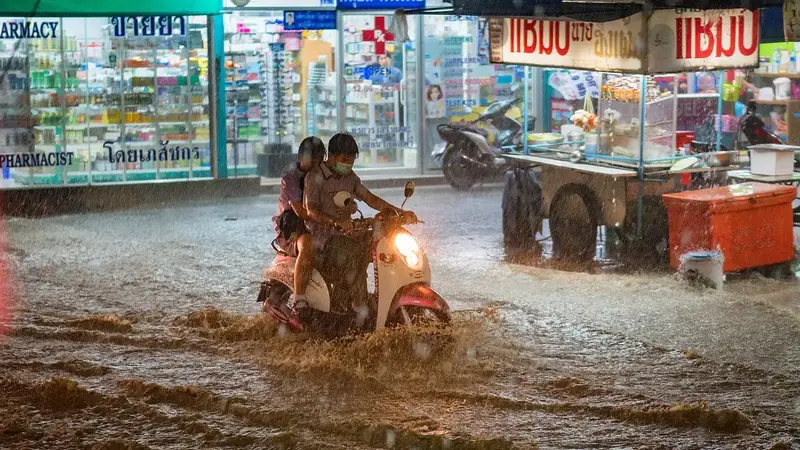 美東遭遇強風大雨夾擊釀災,逾百萬戶停電與數百航班被迫取消(示意圖)