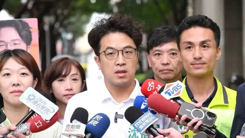 沈伯洋批北市府市政連環出包，點名鮮奶兌換率下滑與大象活動人潮擁擠