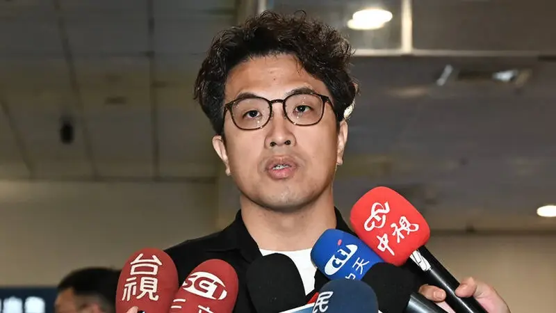 沈伯洋巧妙化解心機男爭議，笑稱加LINE一定會回
