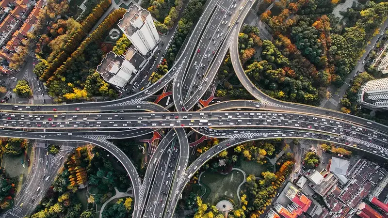 台中74號快速道路尖峰時段塞車嚴重，市議員建議利用科技工具規劃新外環道分流（示意圖）