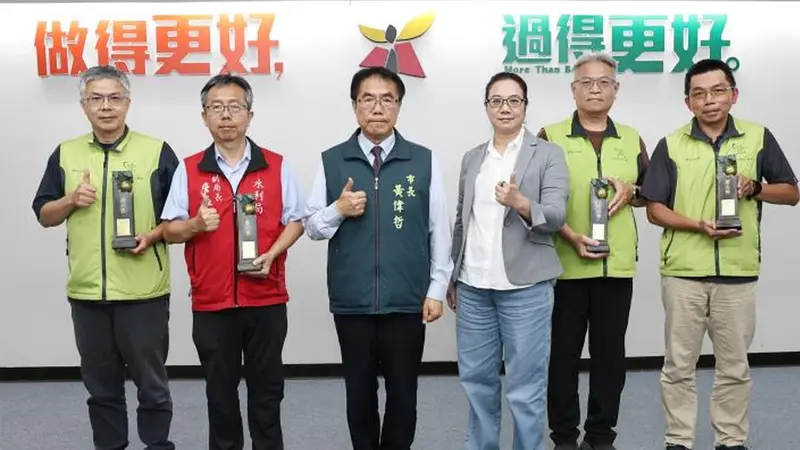 台南市四項建設榮獲建築園冶獎，市長黃偉哲公開表揚市府團隊