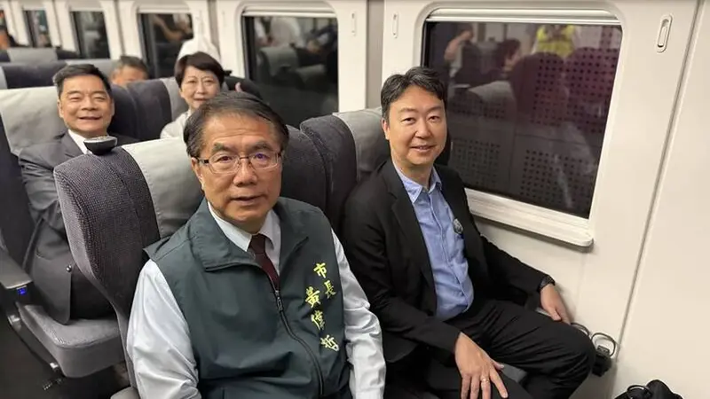 台南鐵路地下化通車首發列車啟航 市長黃偉哲親自搭乘直言穩定舒適