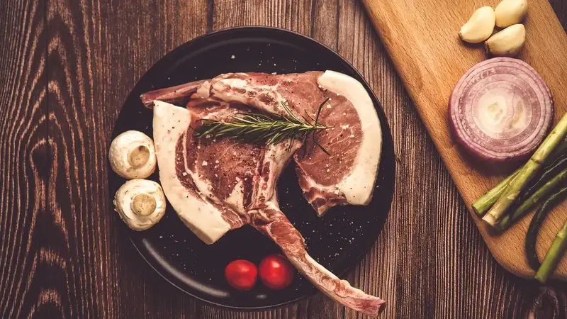 北車連鎖燒肉店生肉盤爬活蛞蝓！店員淡定稱菜裡常抓到（示意圖）