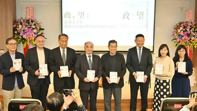 前國安會祕書長丁渝洲出席新書發表會，細數國防盲點與兵役問題