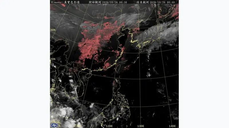 煙花恐成中颱夾帶雙重東北季風，各地迎風面降雨轉涼低溫見 20 度（衛星雲圖）