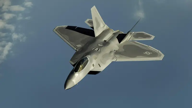 美軍F-16戰機密州例行飛行失事 飛官及時逃生意識清楚送醫（示意圖）