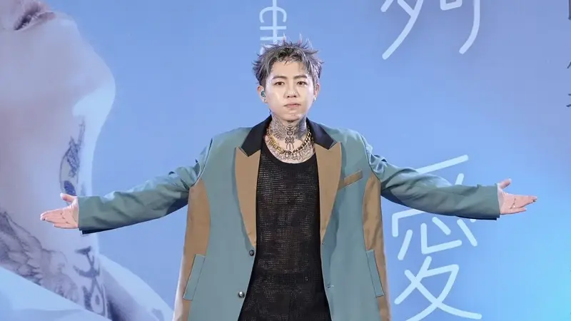 謝和弦回文稱嗨低能兒遭告妨害名譽 檢方採信口頭禪說法獲不起訴