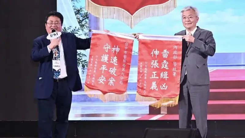 矢板明夫遇襲後送錦旗致謝，警政署長張榮興強調強力打擊跨國鎮壓