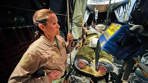 右側發動機故障！全日空客機沖繩緊急迫降 3傷（示意圖）