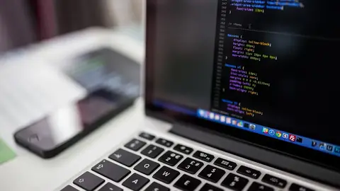 蘋果將於洛杉磯舉辦發表會，傳聞首款觸控MacBook Pro將亮相（示意圖）
