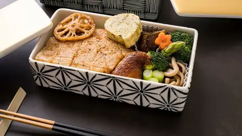 便當驚見不明異物遭店家稱「木耳」 顧客疑為青蛙引發網路熱議（示意圖）