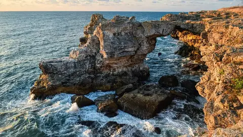 黑海無人機襲擊頻傳致國際船員喪生，保加利亞總統大選聚焦海域安全與對俄立場（示意圖）