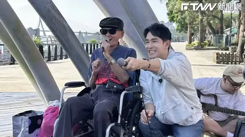 陳謙文邀77歲李炳輝唱公益,淡水街頭現況令人鼻酸
