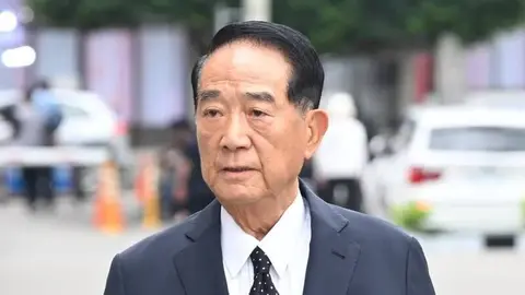 陳盈潔桃園告別式宋楚瑜低調現身,憶往日情誼一度哽咽落淚