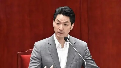 台北市長蔣萬安從政歷程惹議，遭點名跳級執政影響市政表現