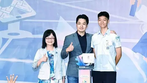 蔣萬安長子陷入利益迴避風暴，同屆同學出面挺他考上建中