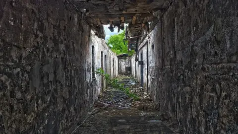 嘉義市老舊磚造住宅屋頂坍塌，七旬老翁受困屋內驚險獲救（示意圖）