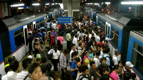 中秋連假巧妙請假串聯十一長假，首日跨區移動破兩億人次（示意圖）