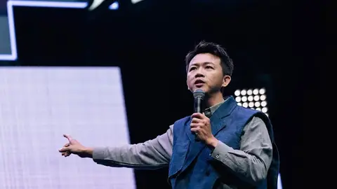 中共代理人出資45萬元買兇撞傷台灣相聲演員黃逸豪,檢方起訴5人