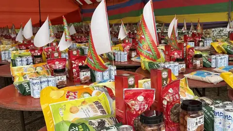 中元普渡供桌驚見好市多熱門零食，網友笑稱美式風格已融入傳統祭典